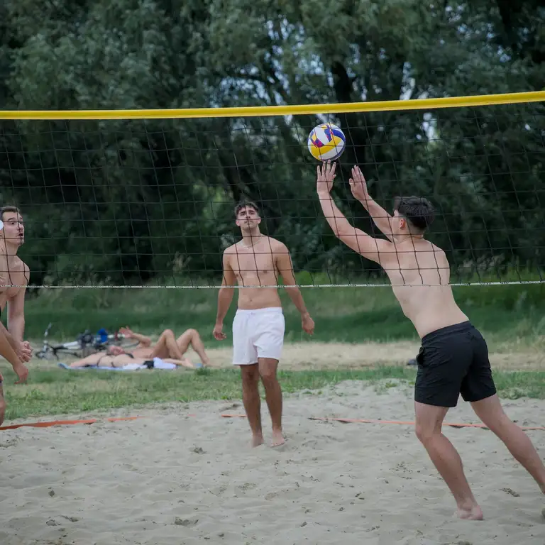 Young people's volleyball championship on Lapos Beach