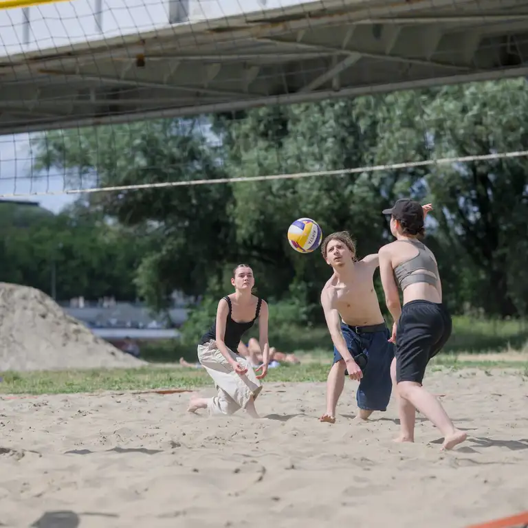 Young people's volleyball championship on Lapos Beach