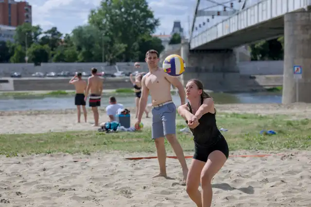 Young people's volleyball championship on Lapos Beach